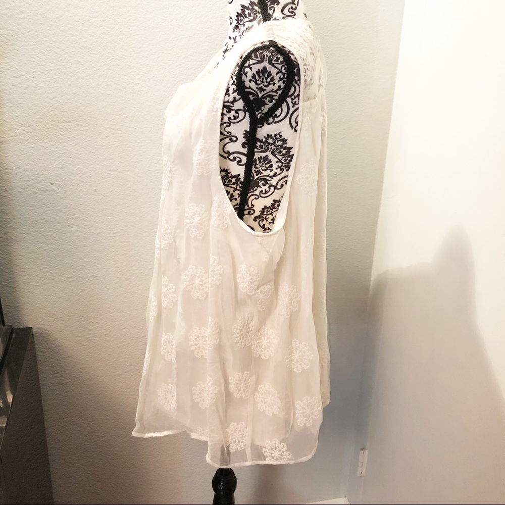 Torrid Women Lace and Embroidered Tank NWT - Picture 3 of 6